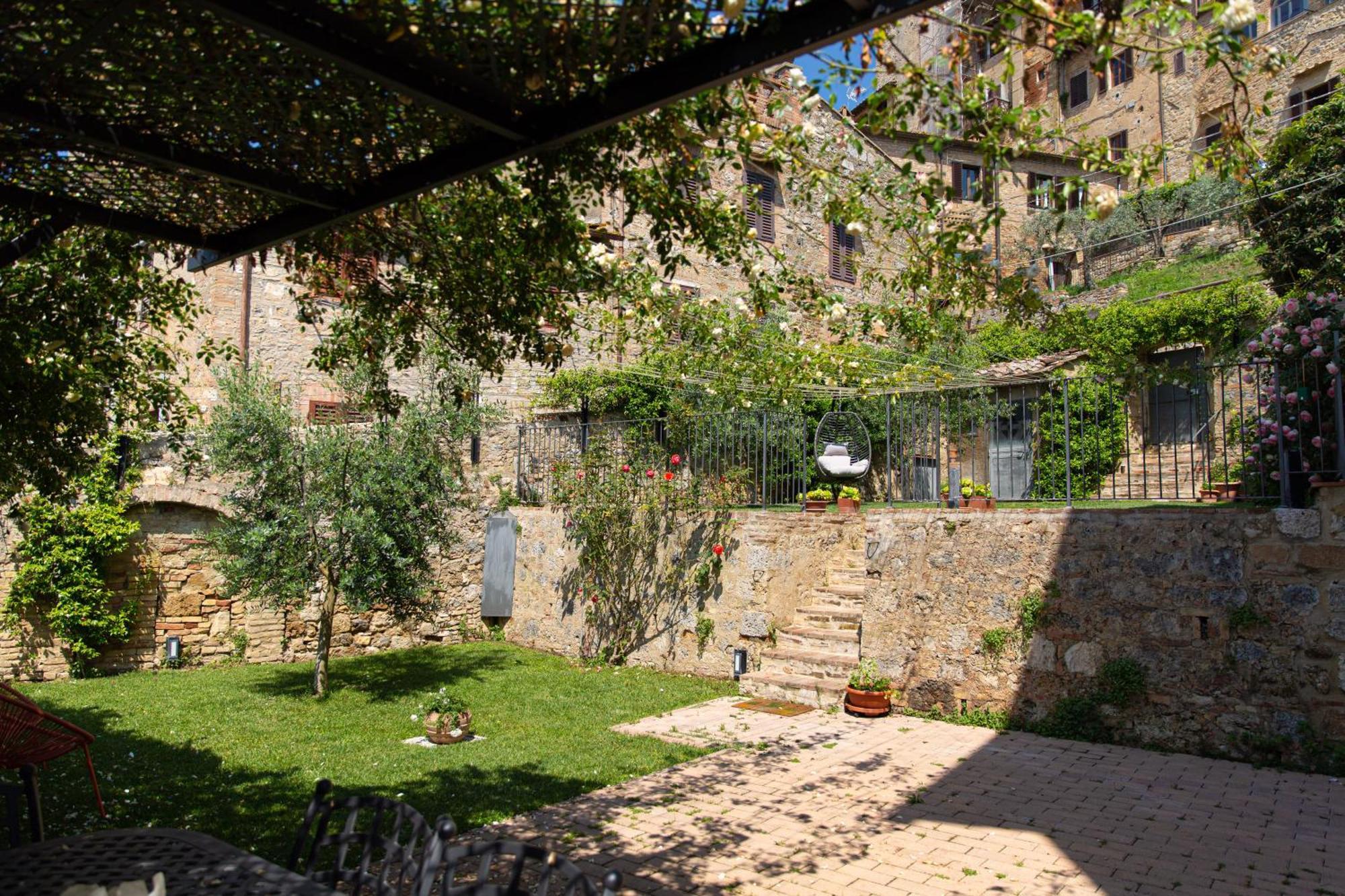 Apartamento The Tower'S Garden San Gimignano Exterior foto